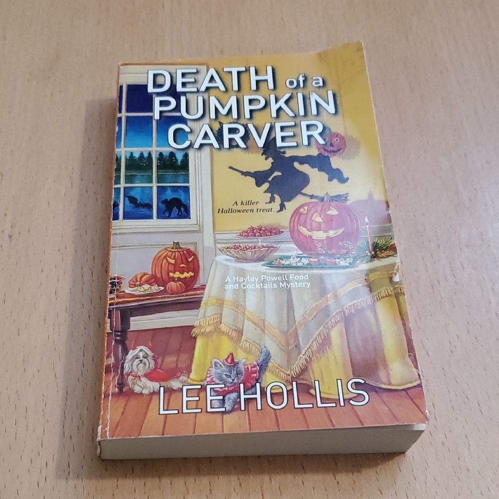 Death Of A Pumpkin Carver By Lee Hollis Paperback Novel